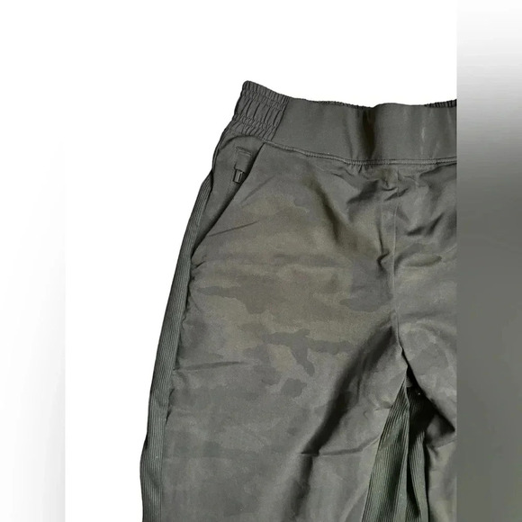 Athleta BROOKLYN LINED CAMO JOGGER Camo Lux Black tapered hem Size 0 - Picture 4 of 15